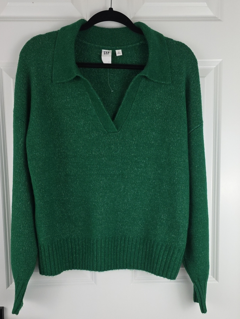 GAP Women's Green Collared V-Neck Long Sleeve Sweater Size Medium.